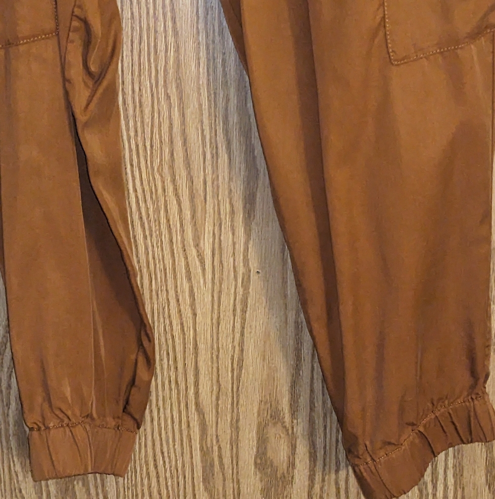 Banana Republic Women's Tan Cargo Jogger Pants - Picture 4 of 4